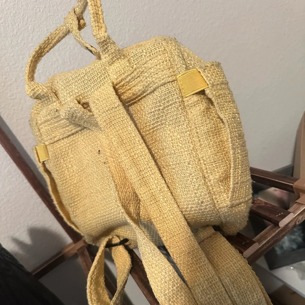 Yellow backpack - Picture 4 of 5
